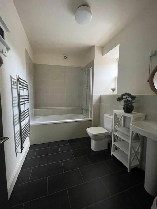 Luxurious 2 Bedroom Apartment In Central Berwick Екстер'єр фото